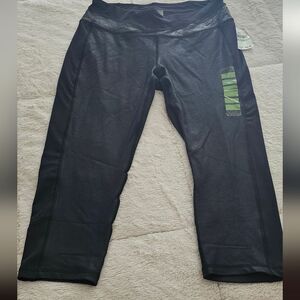 NWT Catherine MaLandrino Black Faux Leather Capri Leggings, Large